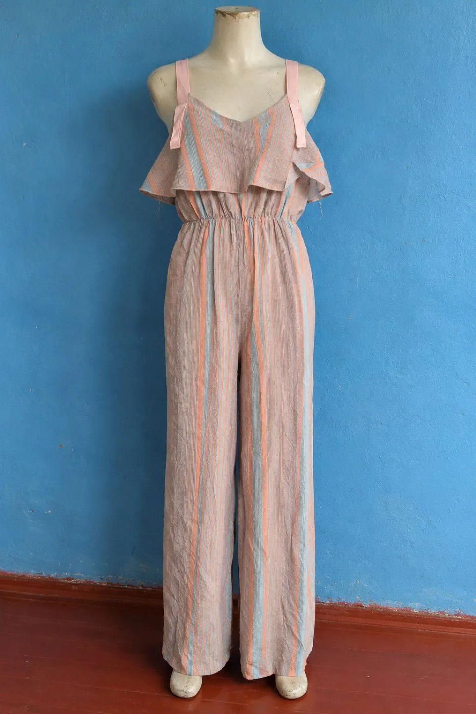 Combinaison pantalon à volants et rayures