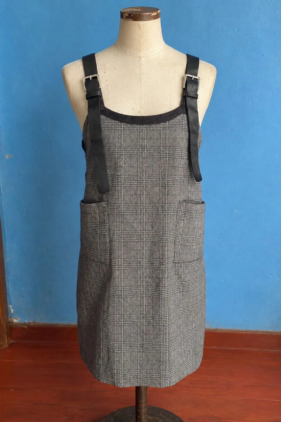 Robe salopette à carreaux avec poches