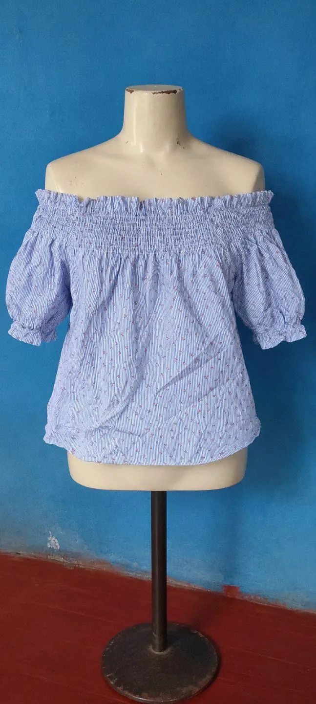 Blouse à épaules dénudées à petits motifs